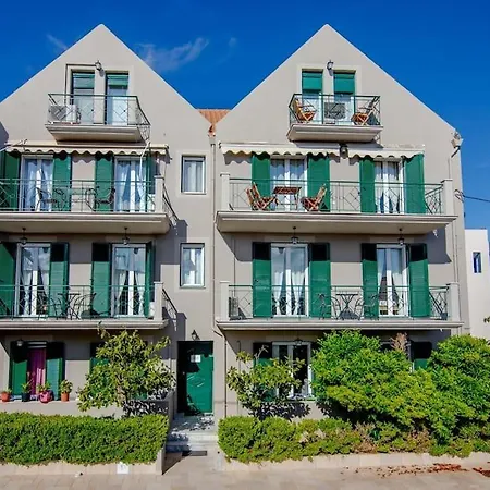 Ten Suns 5 Apartment